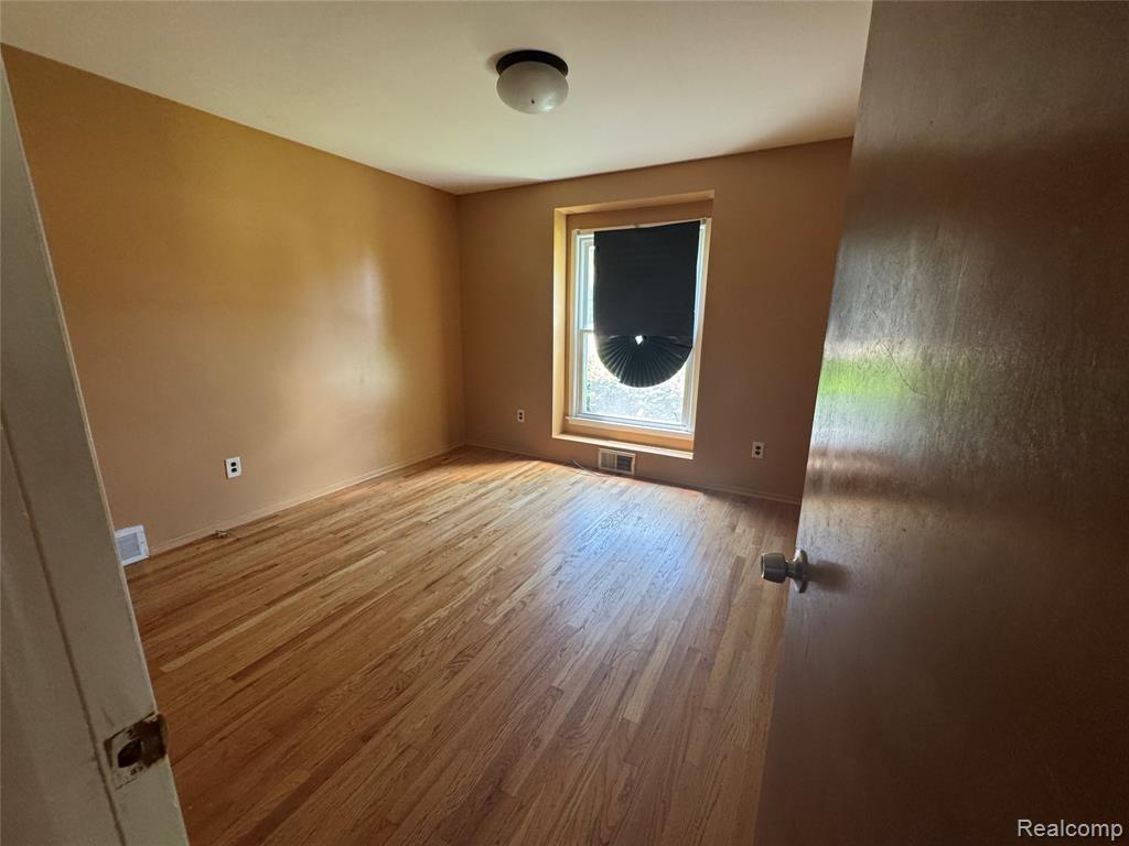 28330 Lahser Road Southfield, MI 48076 - Photo 9 of 16