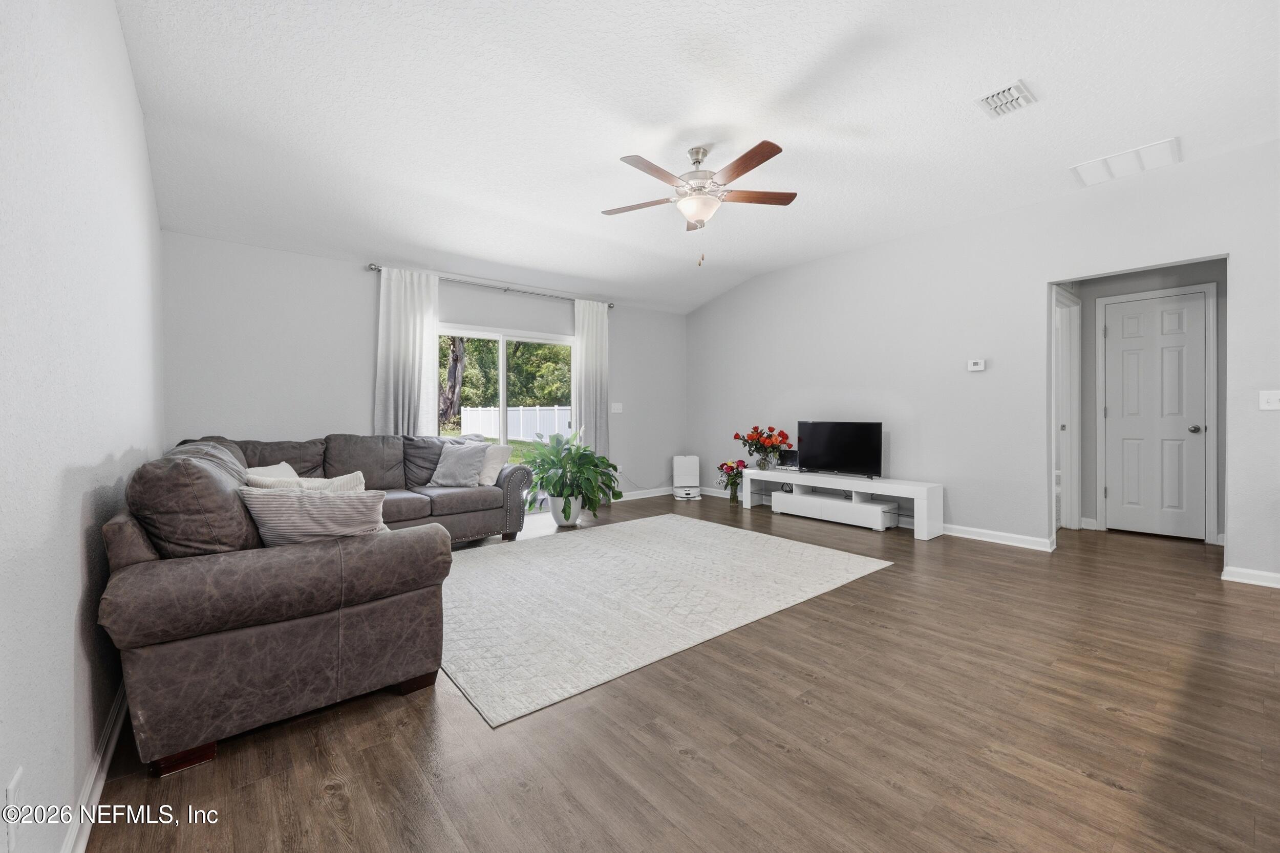 1654 E Road Jacksonville, FL 32216 - Photo 19 of 54 Living Room