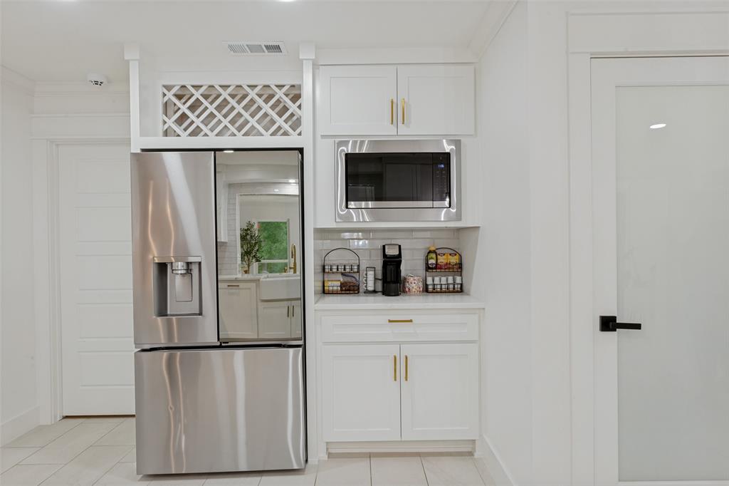 4316 Springbranch Drive Benbrook, TX 76116 - Photo 20 of 39 Dedicated beverage station with stainless steel microwave, white shaker-style cabinetry, and coordinating subway tile backsplash