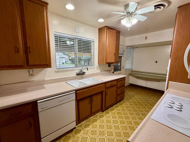 $295,000 | 205 Floyd Avenue, Unit 15, Modesto, CA 95350