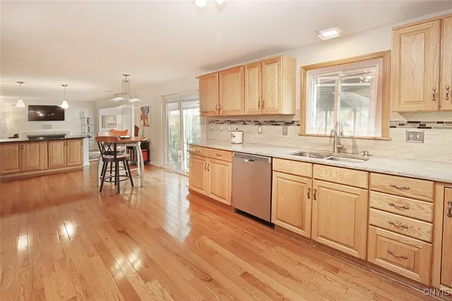 $499,900 | 516 Standish Drive, DeWitt, NY 13224