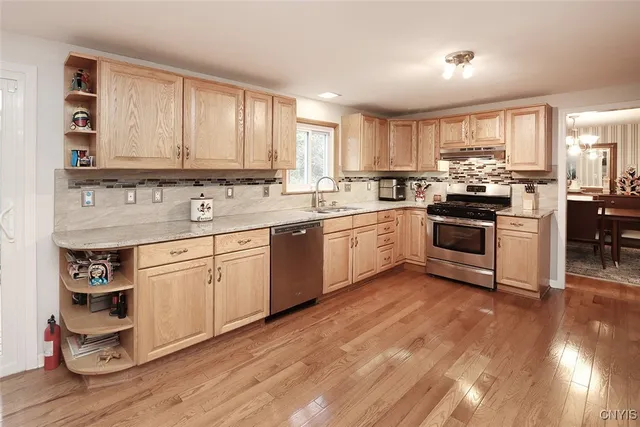 $499,900 | 516 Standish Drive, DeWitt, NY 13224