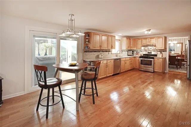 $499,900 | 516 Standish Drive, DeWitt, NY 13224