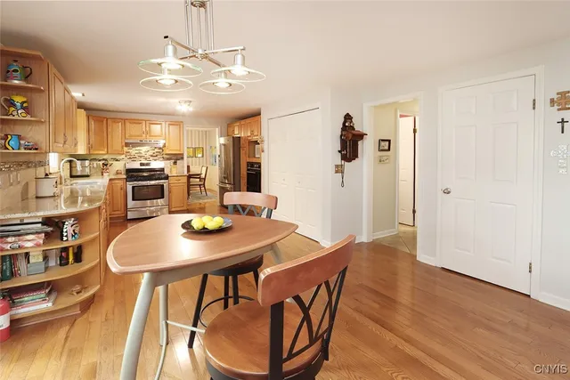 $499,900 | 516 Standish Drive, DeWitt, NY 13224