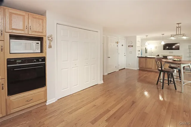 $499,900 | 516 Standish Drive, DeWitt, NY 13224