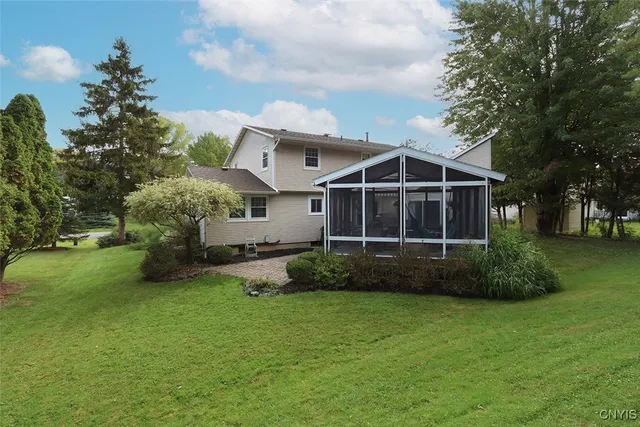 $499,900 | 516 Standish Drive, DeWitt, NY 13224