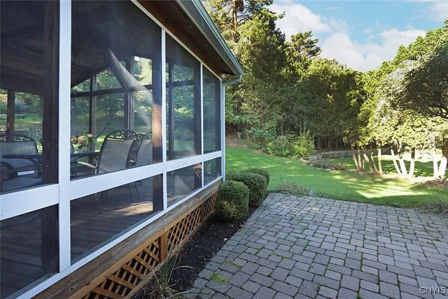 $499,900 | 516 Standish Drive, DeWitt, NY 13224