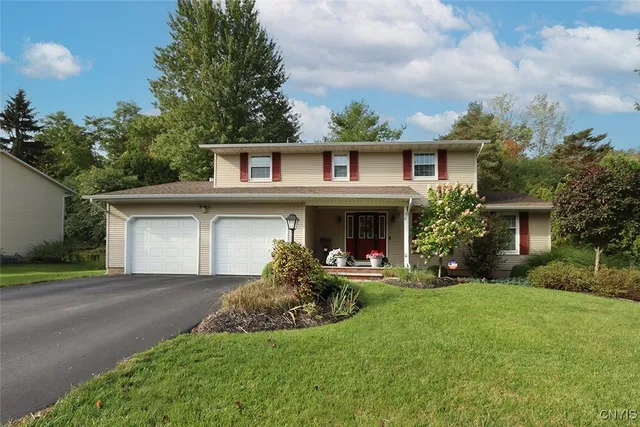 $499,900 | 516 Standish Drive, DeWitt, NY 13224