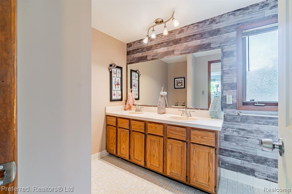 8550 Mannington Road Canton, MI 48187 - Photo 28 of 37