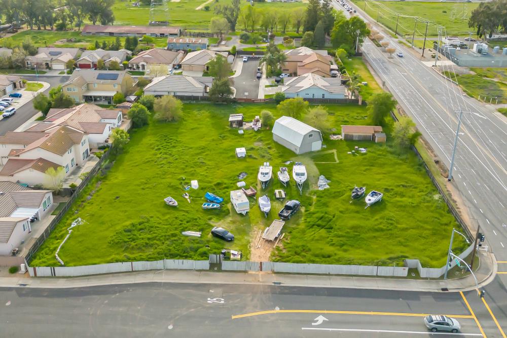 8404 Jordan Ranch Road Elk Grove, CA 95624 - Photo 4 of 19 a view of a yard with potted plants