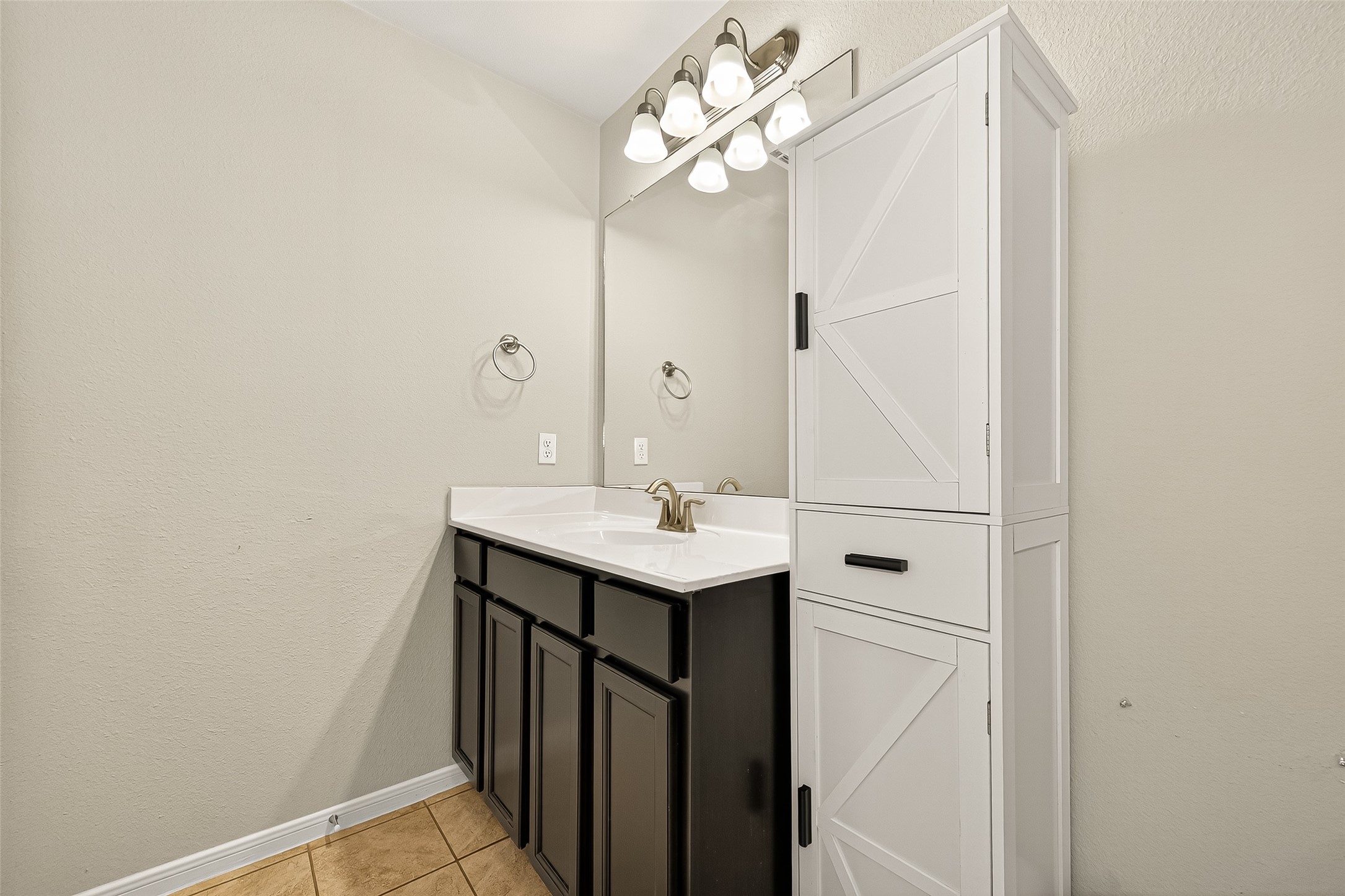 7219 Victorville Drive Rosharon, TX 77583 - Photo 19 of 34 a bathroom with a sink a mirror and vanity