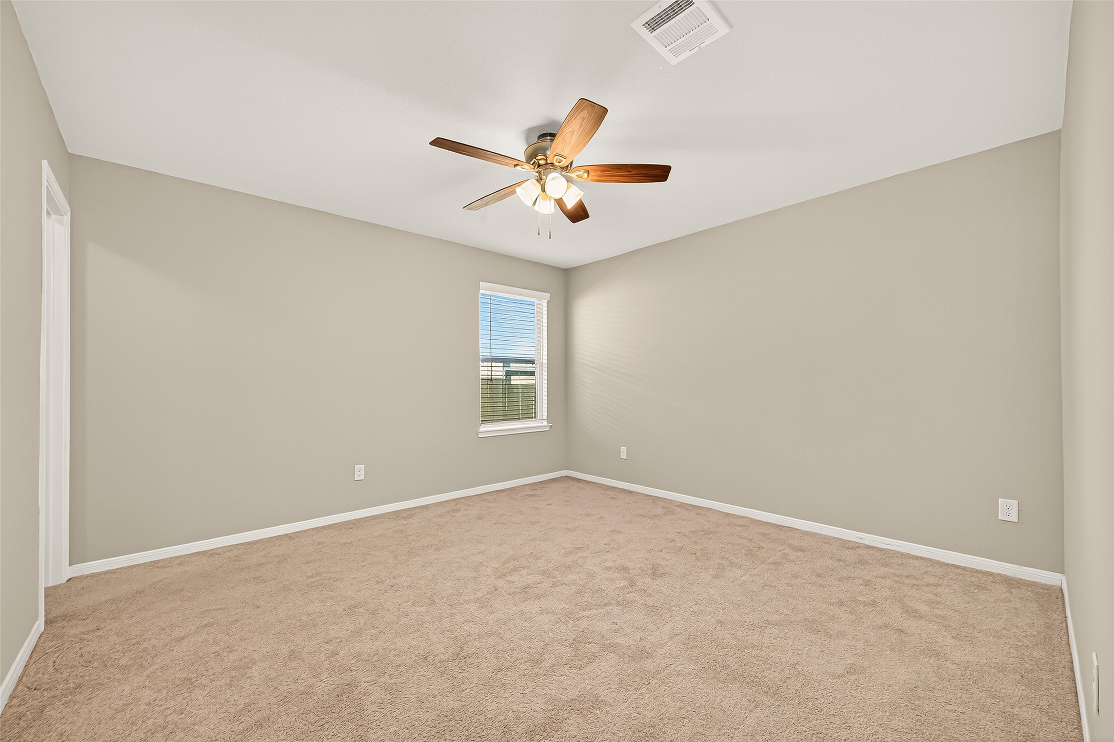 7219 Victorville Drive Rosharon, TX 77583 - Photo 20 of 34 an empty room with windows and fan