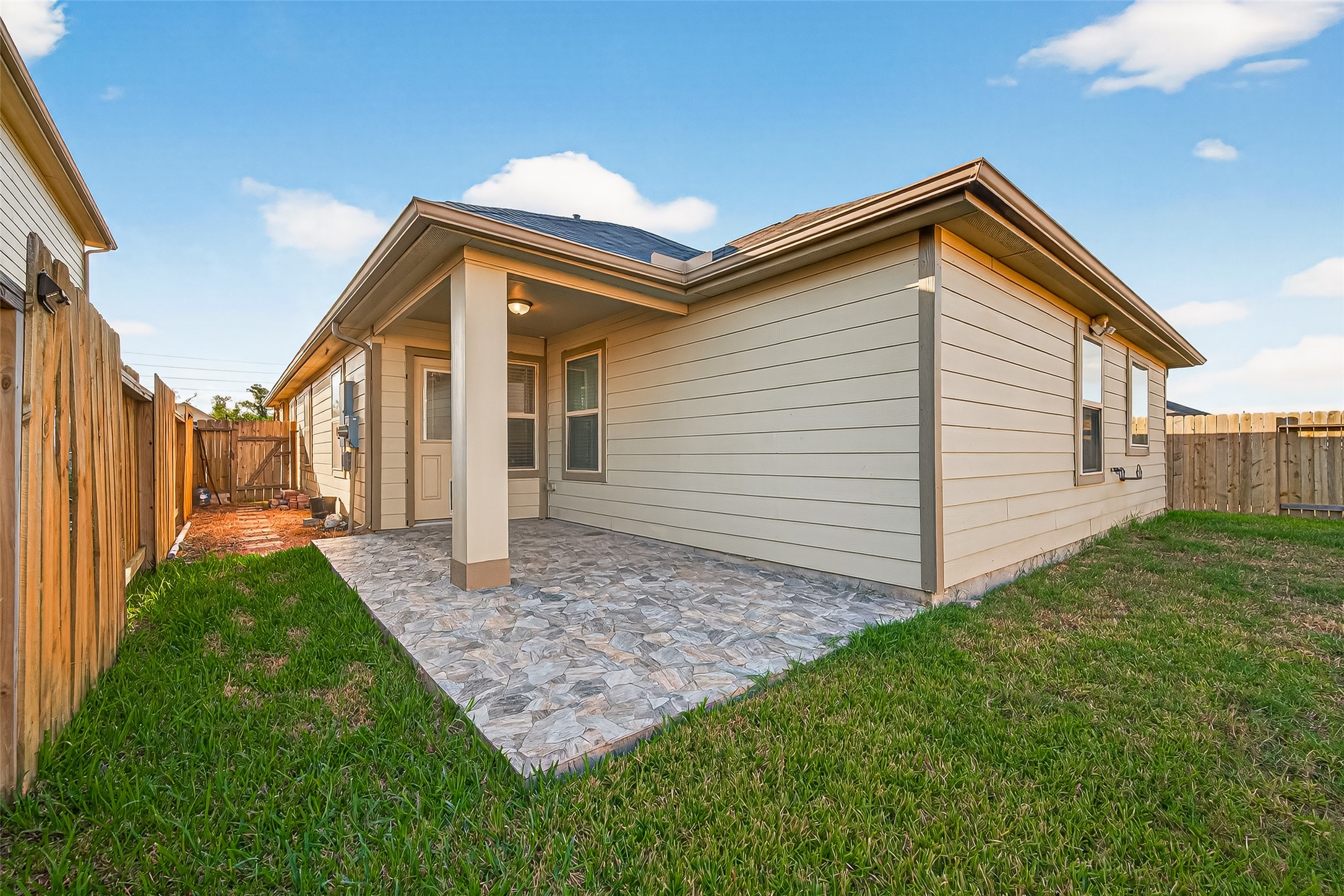 7219 Victorville Drive Rosharon, TX 77583 - Photo 31 of 34 a view of backyard of house