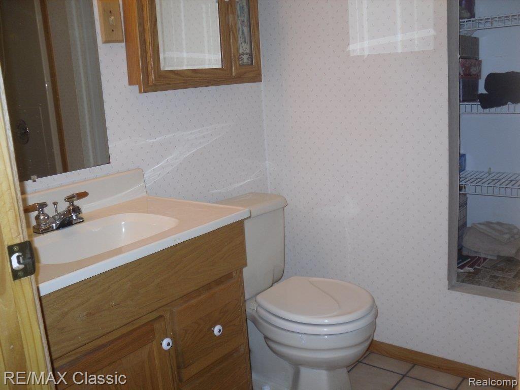 46572 Bemis Road Belleville, MI 48111 - Photo 12 of 22 FULL BATH OFF BONUS ROOM