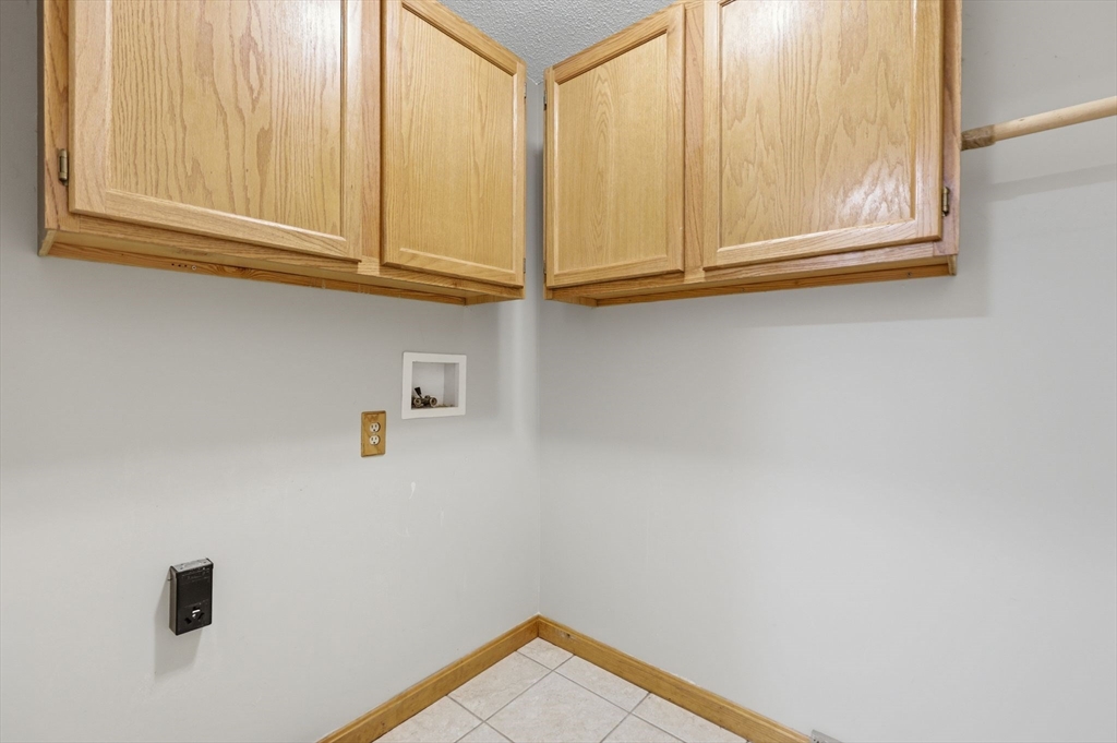 18 Castle Hills Road, Unit G Agawam, MA 01001 - Photo 25 of 39 a view of cabinets