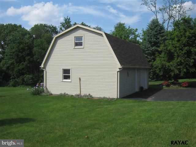 221 Ross Road Hanover, PA 17331 - Photo 11 of 36