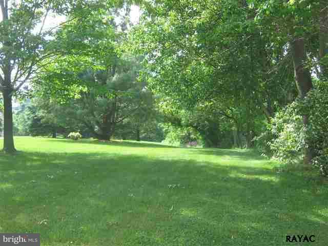 221 Ross Road Hanover, PA 17331 - Photo 4 of 36