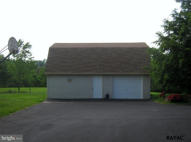 221 Ross Road Hanover, PA 17331 - Photo 10 of 36