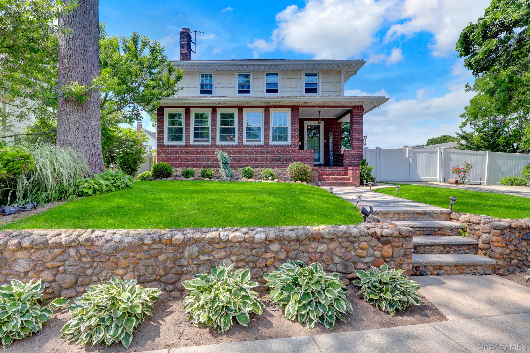 147 Locust Avenue Babylon, NY 11702 - Photo 1 of 31