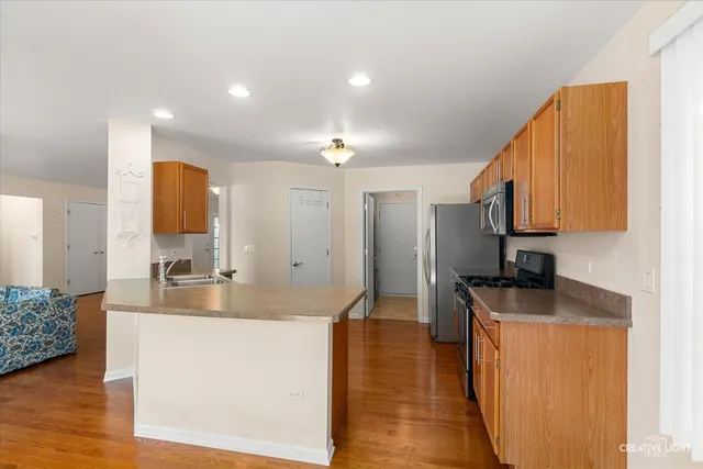 $299,500 | 505 Parkland Court, Oswego, IL 60543