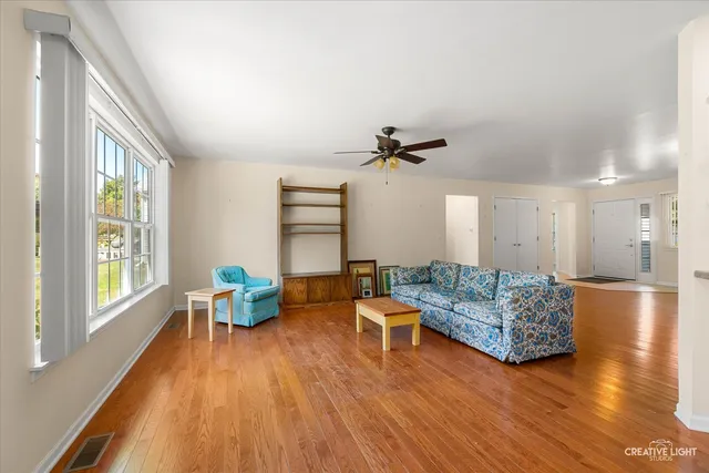 $299,500 | 505 Parkland Court, Oswego, IL 60543