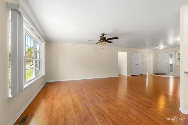 $299,500 | 505 Parkland Court, Oswego, IL 60543