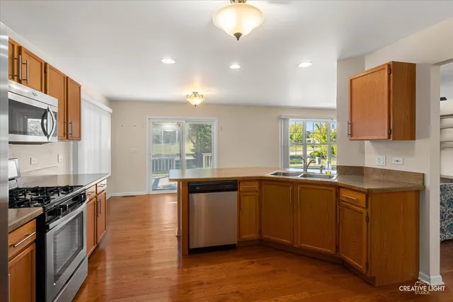 $299,500 | 505 Parkland Court, Oswego, IL 60543