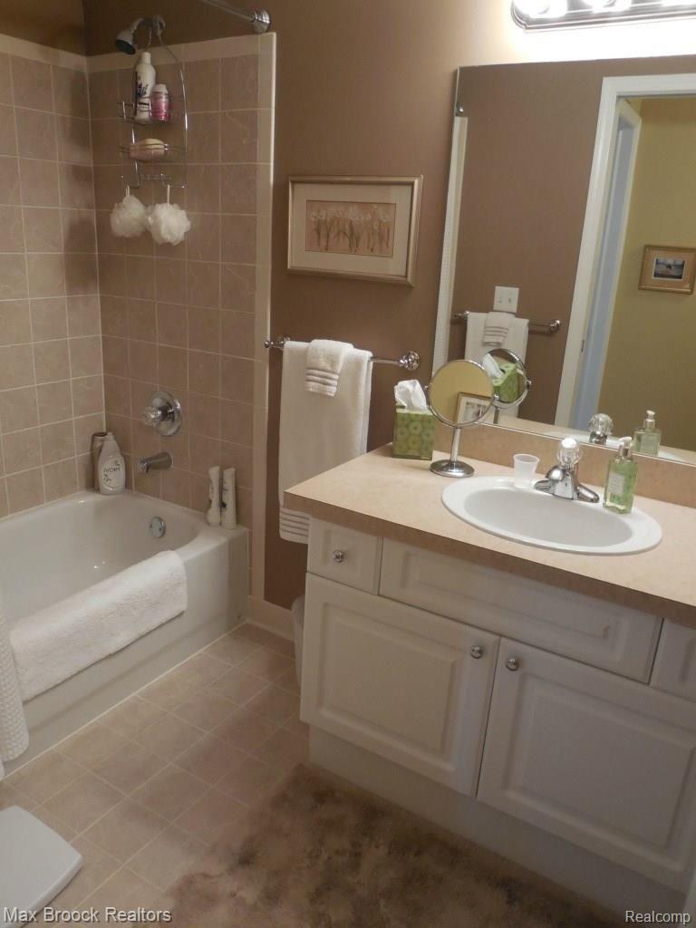 3641 Tremonte Circle, Unit 259 Rochester, MI 48306 - Photo 16 of 23 2014-10-07 16.44