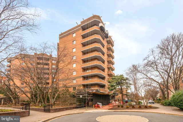 $725,000 | 1050 North Stuart Street, Unit 816, Arlington, VA 22203