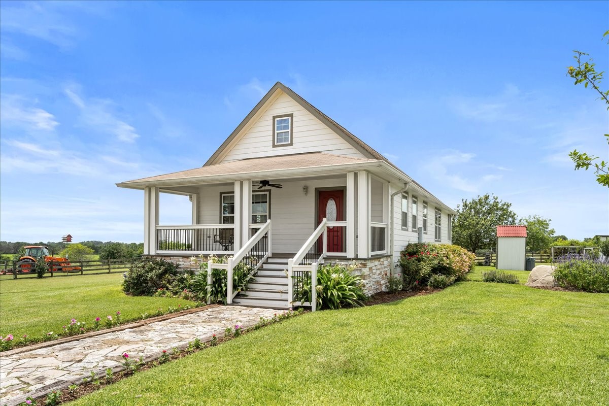 8233 Quebe Road Brenham, TX 77833 - Photo 10 of 35 Featuring a two-bedroom cottage!