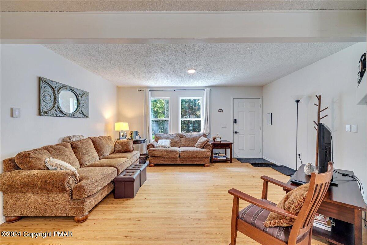 4121 Romeo Road Tobyhanna, PA 18466 - Photo 3 of 21 Living Room