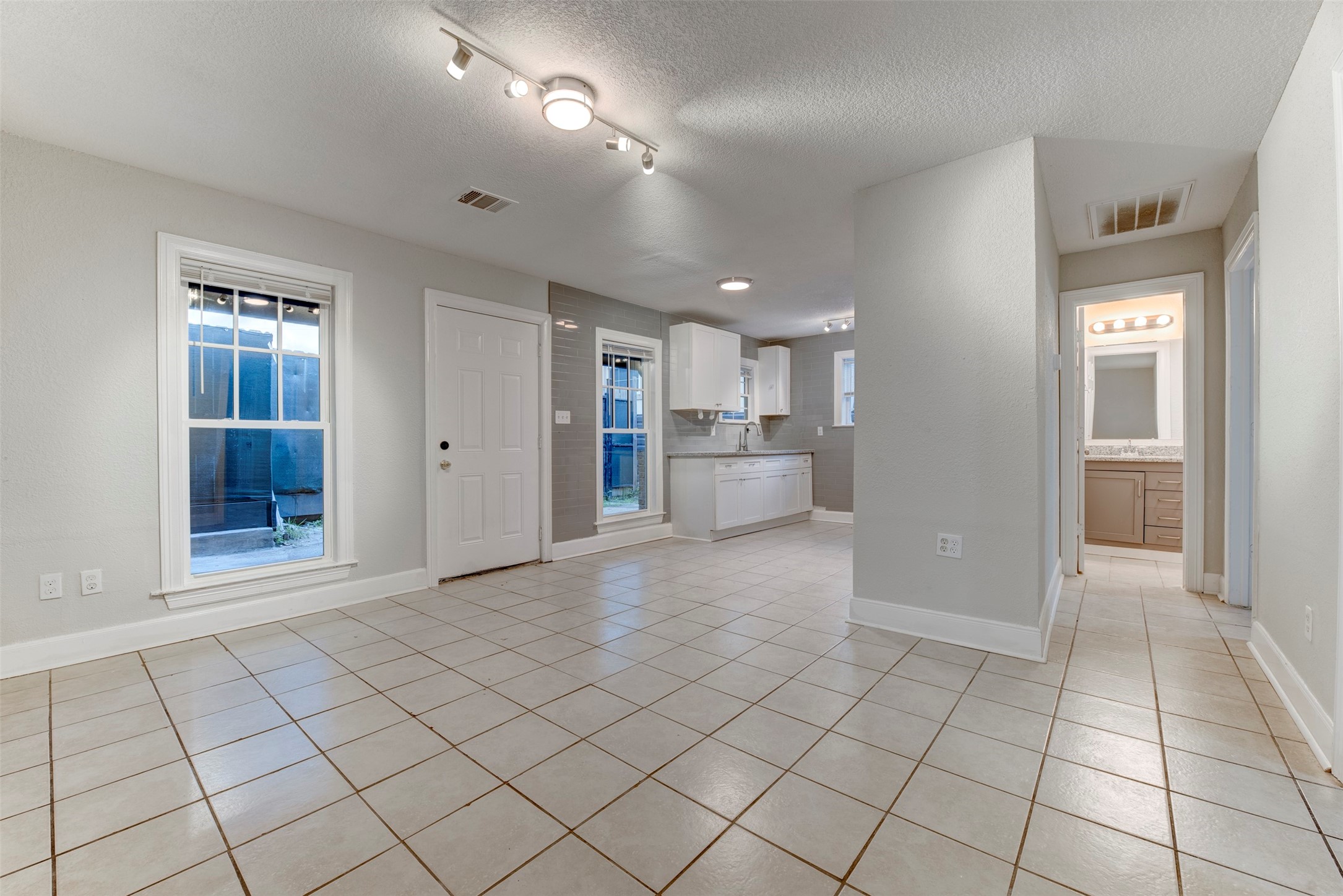 2127 Maximilian Street, Unit 10 Houston, TX 77039 - Photo 8 of 11 a view of a electric appliances and windows in a room