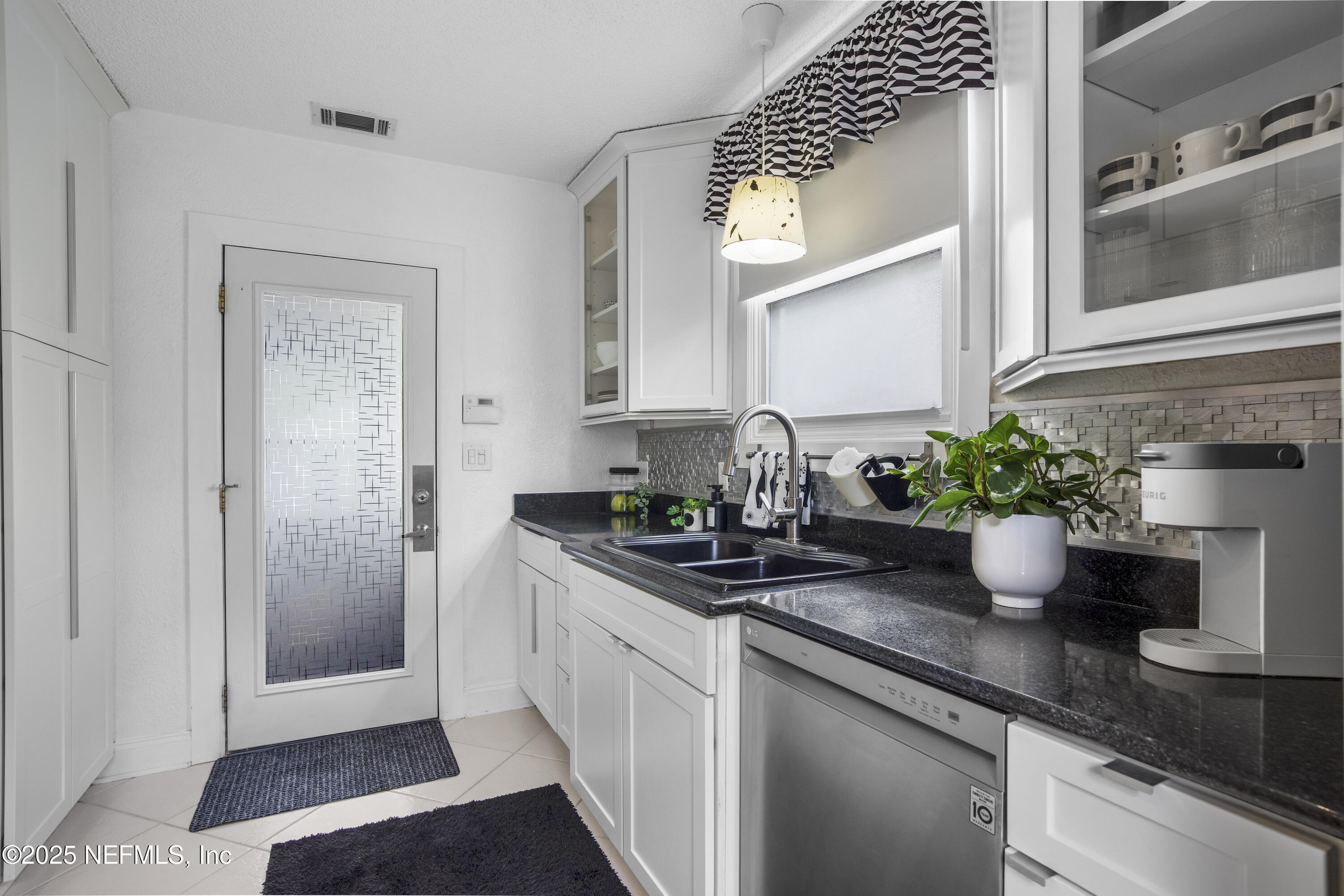 1040 Old Hickory Road Jacksonville, FL 32207 - Photo 9 of 30 07-DSC05132