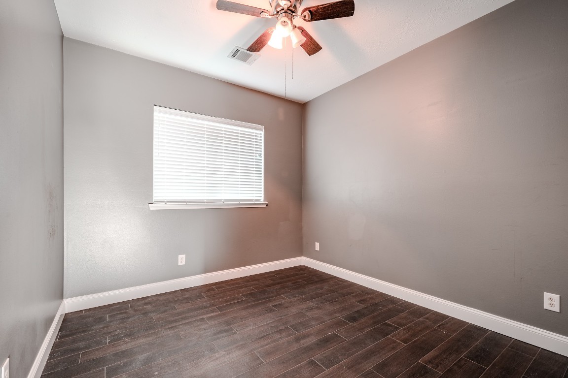 8515 Holly Spring Lane Baytown, TX 77523 - Photo 20 of 28 Secondary bedroom (2)