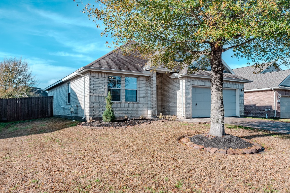 8515 Holly Spring Lane Baytown, TX 77523 - Photo 2 of 28 Clean and move in ready home