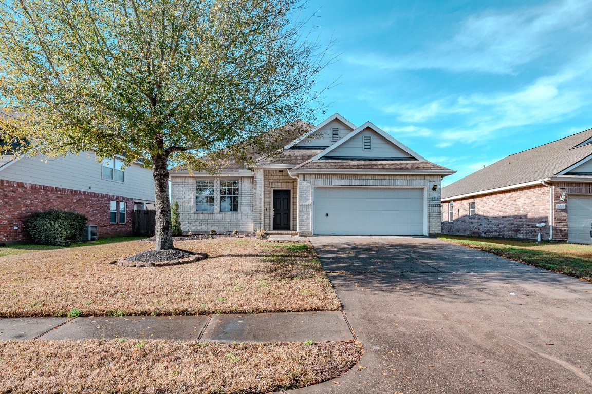 8515 Holly Spring Lane Baytown, TX 77523 - Photo 4 of 28 Spacious 4 bedroom, 2 bathroom, single story home.