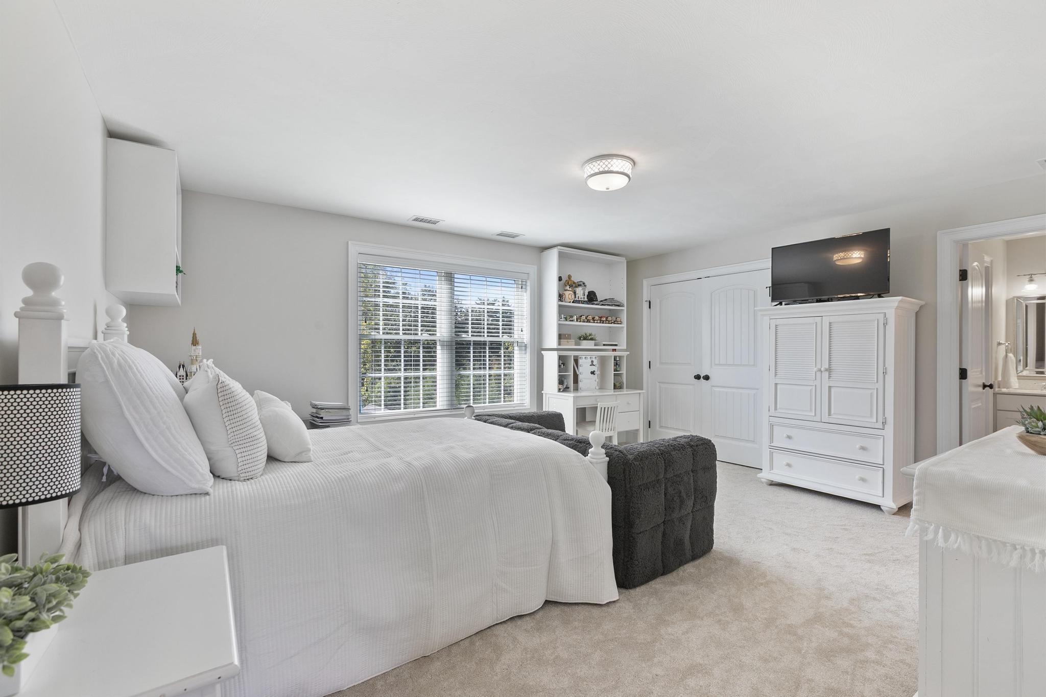 9 Orchard Blossom Road Windham, NH 03087 - Photo 32 of 58