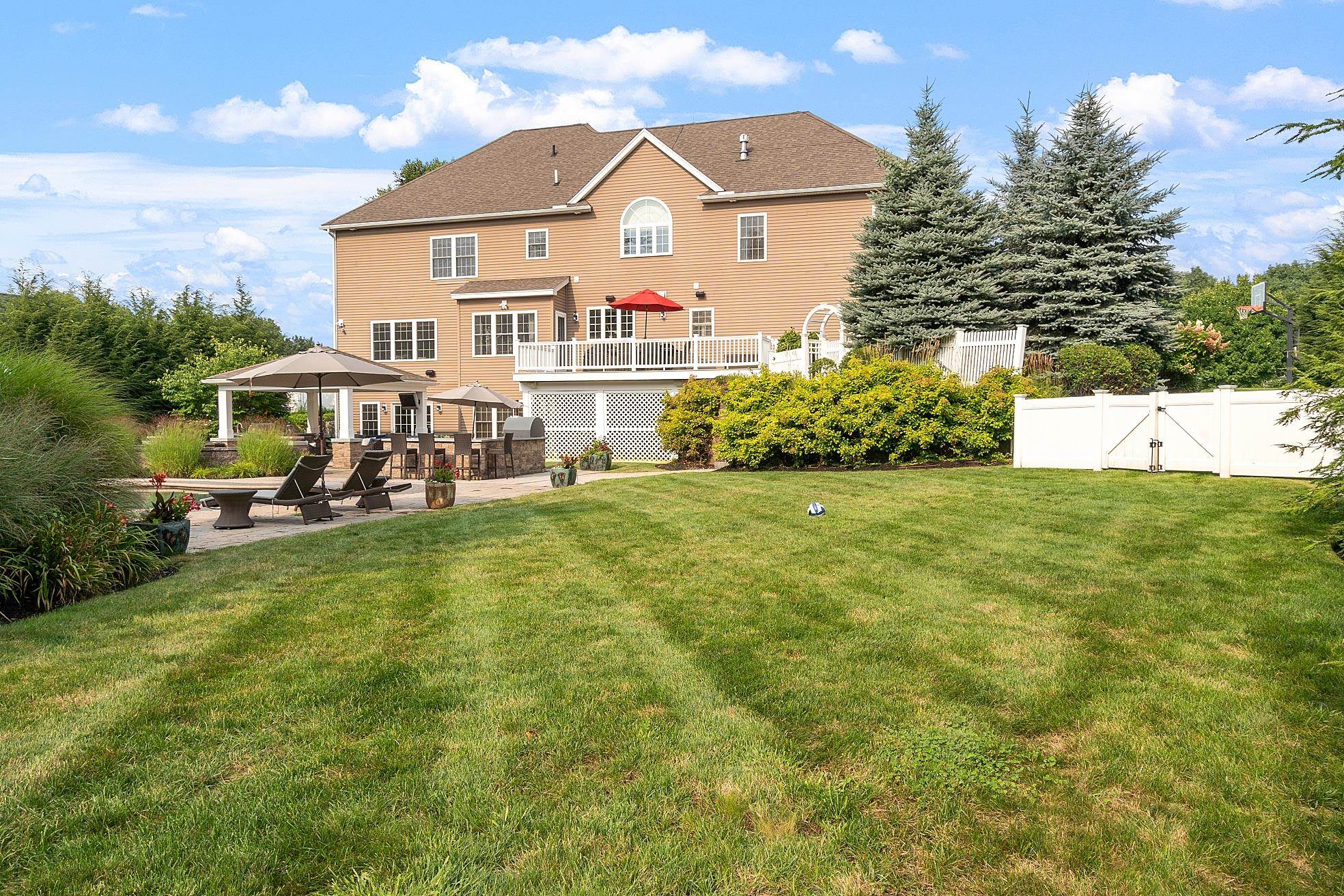 9 Orchard Blossom Road Windham, NH 03087 - Photo 46 of 58