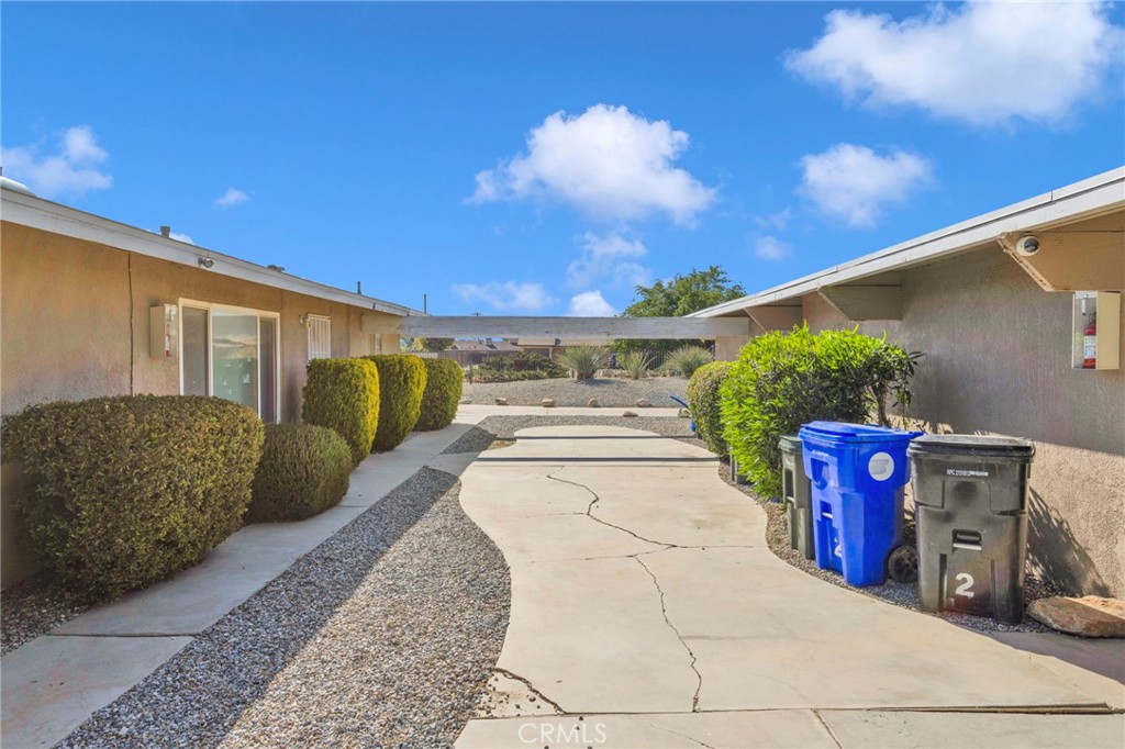 15400 Kiamichi Road Apple Valley, CA 92307 - Photo 15 of 61