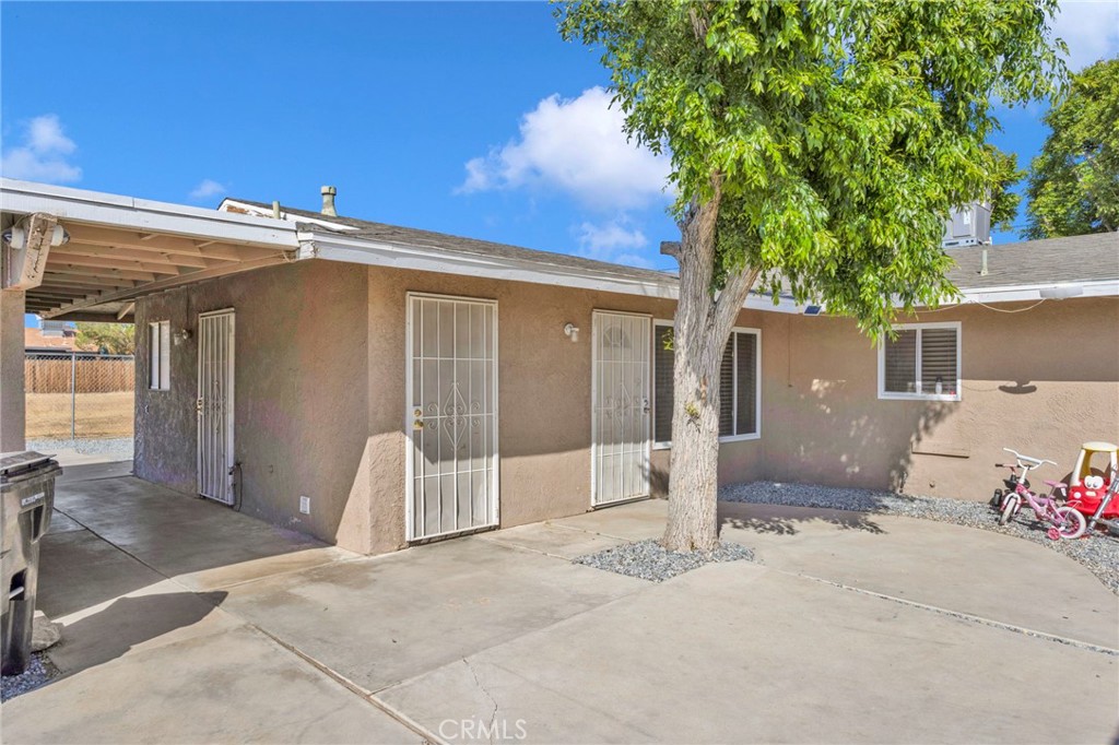 15400 Kiamichi Road Apple Valley, CA 92307 - Photo 17 of 61