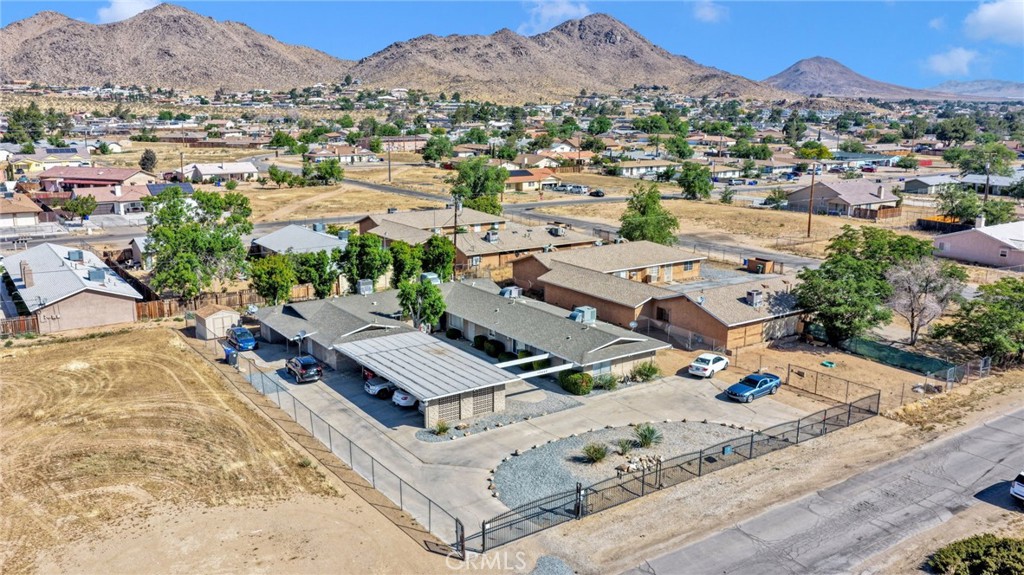15400 Kiamichi Road Apple Valley, CA 92307 - Photo 2 of 61