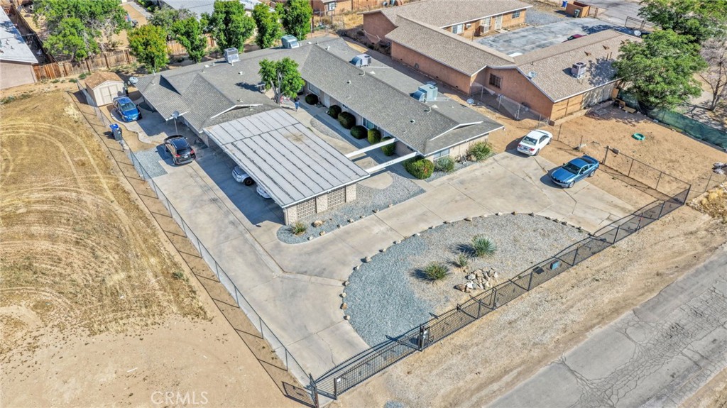 15400 Kiamichi Road Apple Valley, CA 92307 - Photo 3 of 61