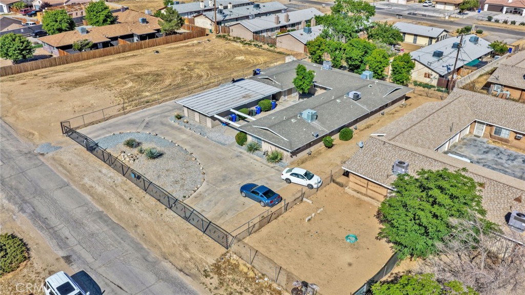 15400 Kiamichi Road Apple Valley, CA 92307 - Photo 5 of 61