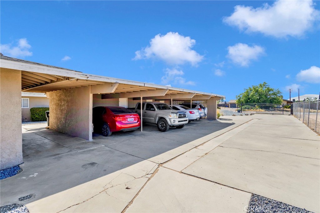 15400 Kiamichi Road Apple Valley, CA 92307 - Photo 9 of 61