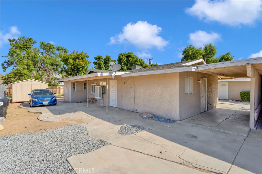 15400 Kiamichi Road Apple Valley, CA 92307 - Photo 10 of 61