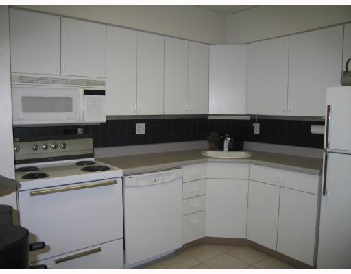 2120 Greentree Road, Unit 608E Pittsburgh, PA 15220 - Photo 4 of 6 Kitchen.