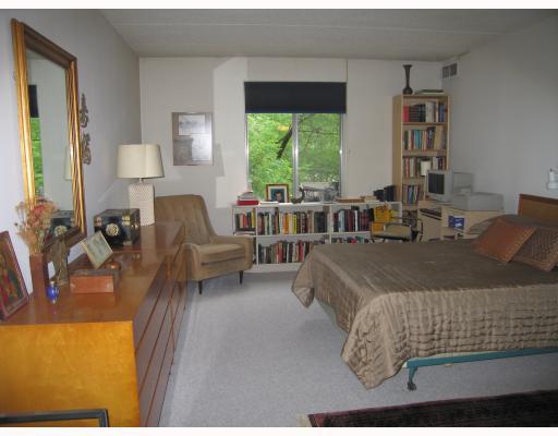 2120 Greentree Road, Unit 608E Pittsburgh, PA 15220 - Photo 5 of 6 Master Bedroom.