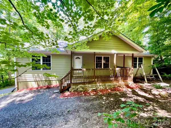 $2,100 | 141 Center Street, Black Mountain, NC 28711