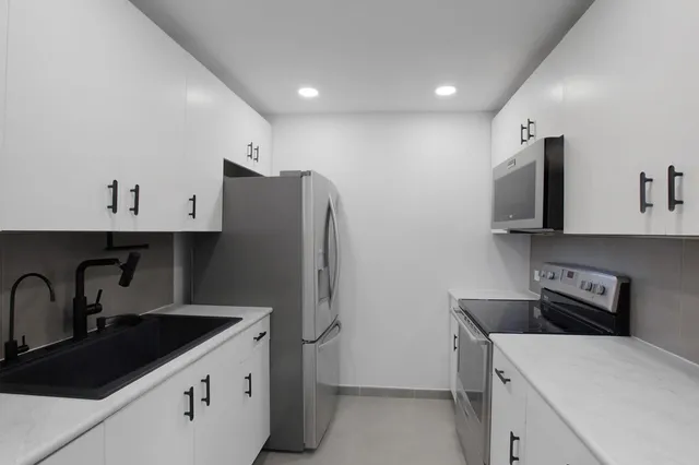 $6,100 | 311 West 46th Street, Unit 4B | Hell's Kitchen