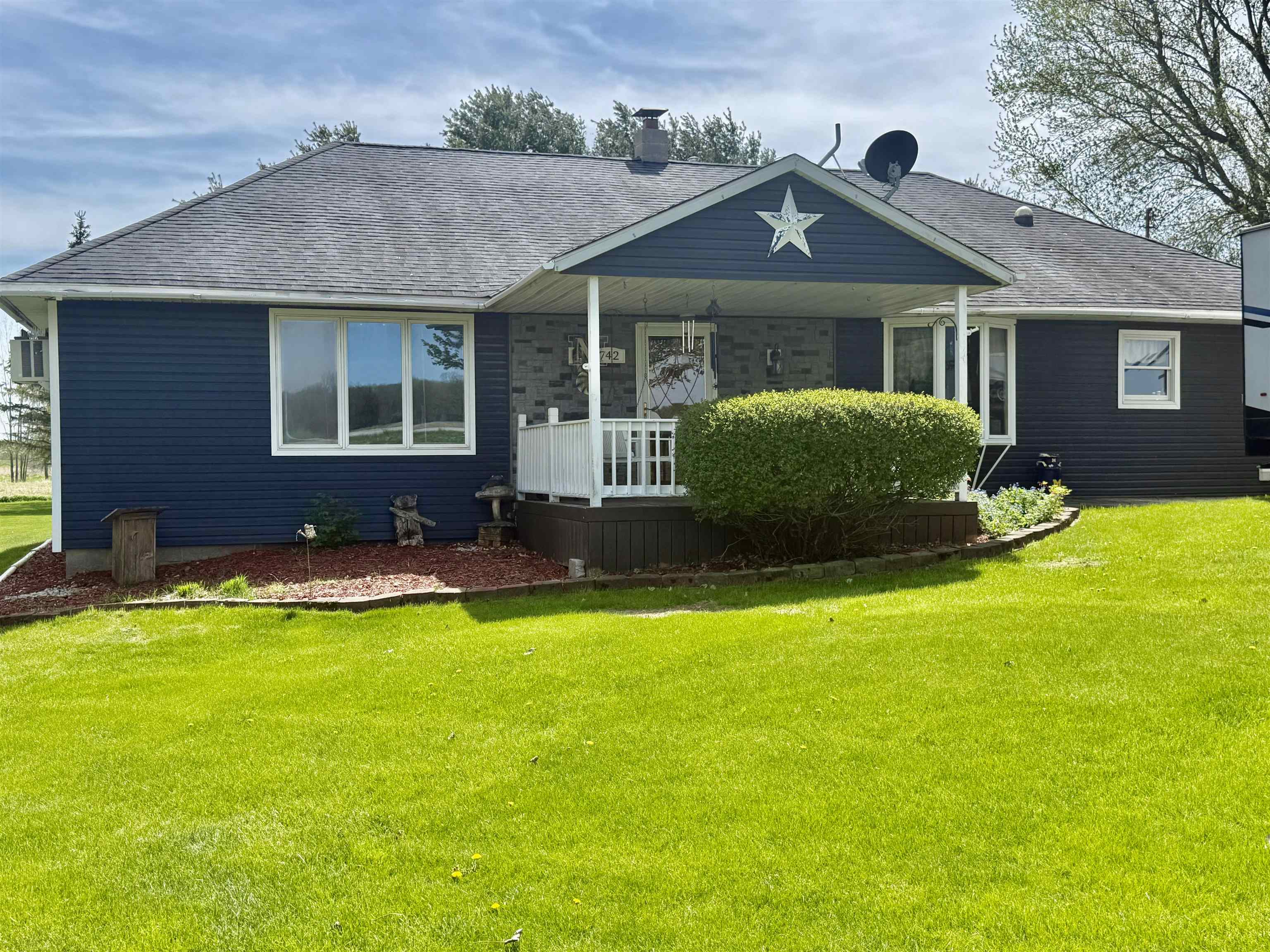 742 East Van Buren Road Alma, MI 48801 - Photo 1 of 38